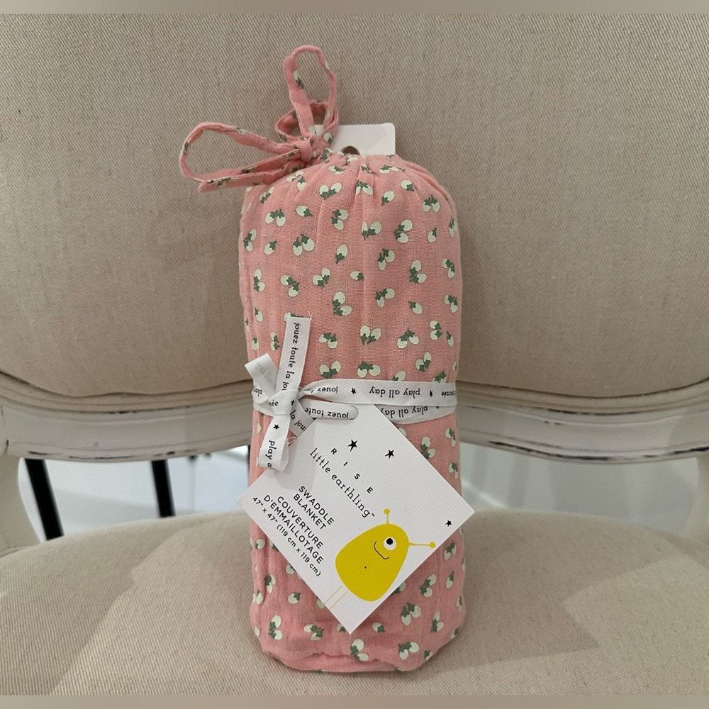 Organic Cotton Rise Little Earthling Blossom Berry Swaddle NWT